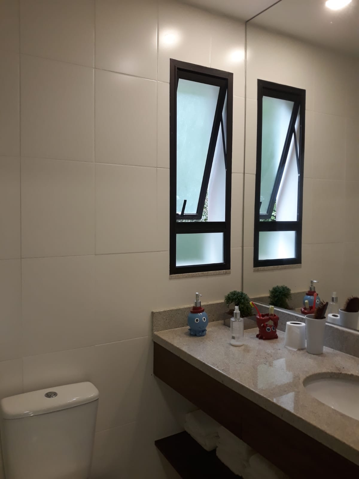 Casa Alto Padrão  em condominio pé na areia em Angra dos REis RJ