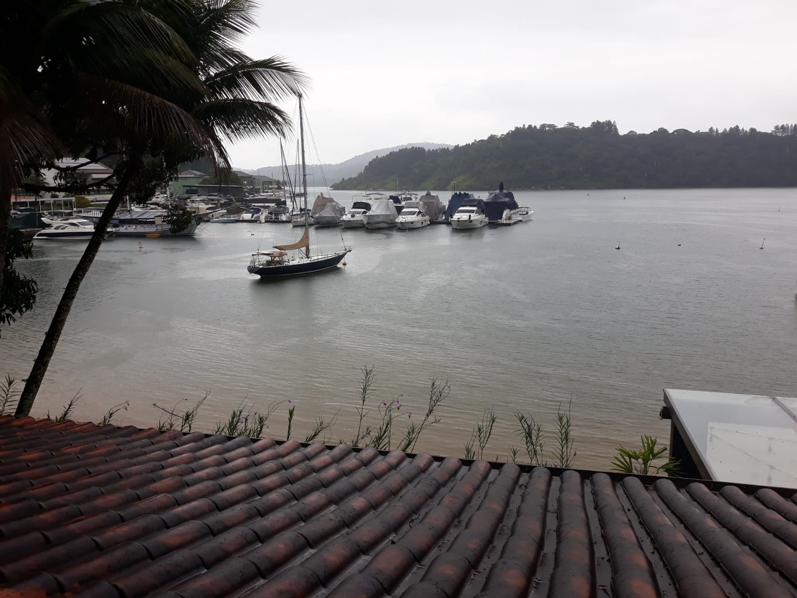 Casa Alto Padrão  em condominio pé na areia em Angra dos REis RJ