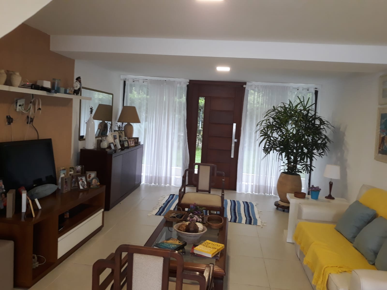 Casa Alto Padrão  em condominio pé na areia em Angra dos REis RJ