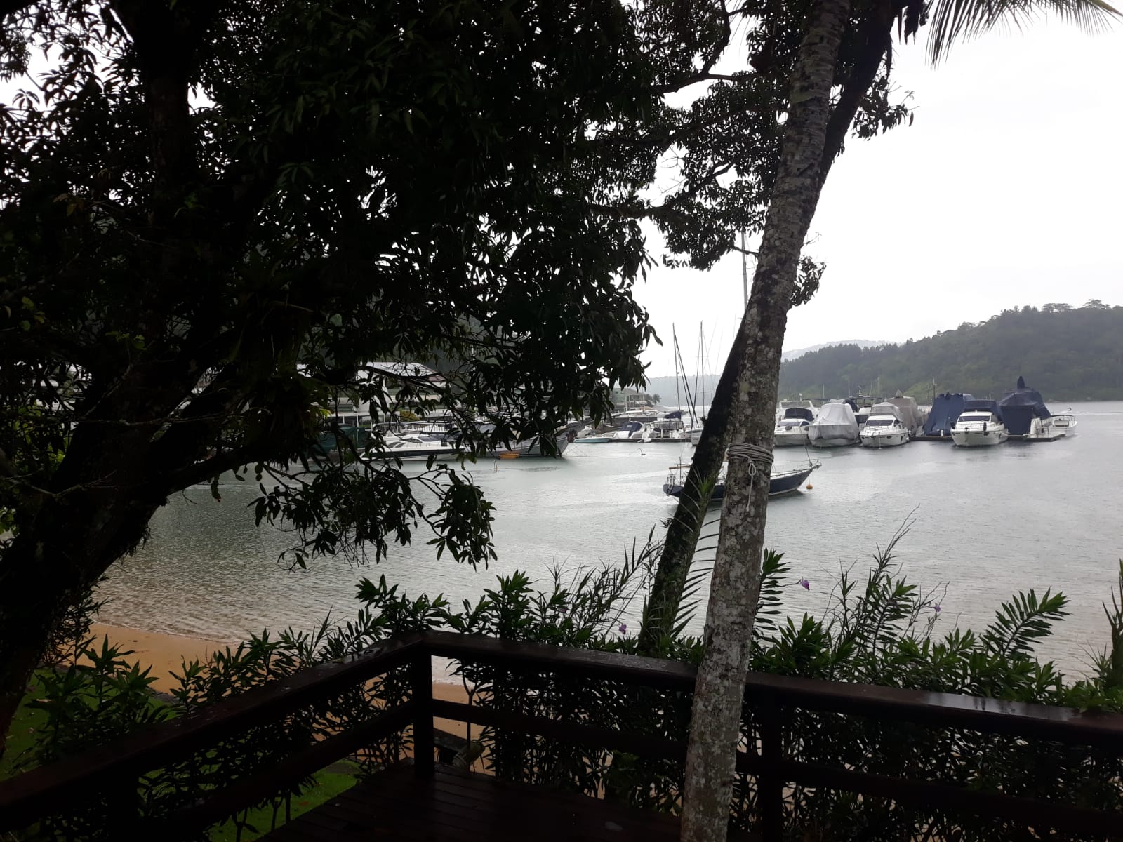 Casa Alto Padrão  em condominio pé na areia em Angra dos REis RJ
