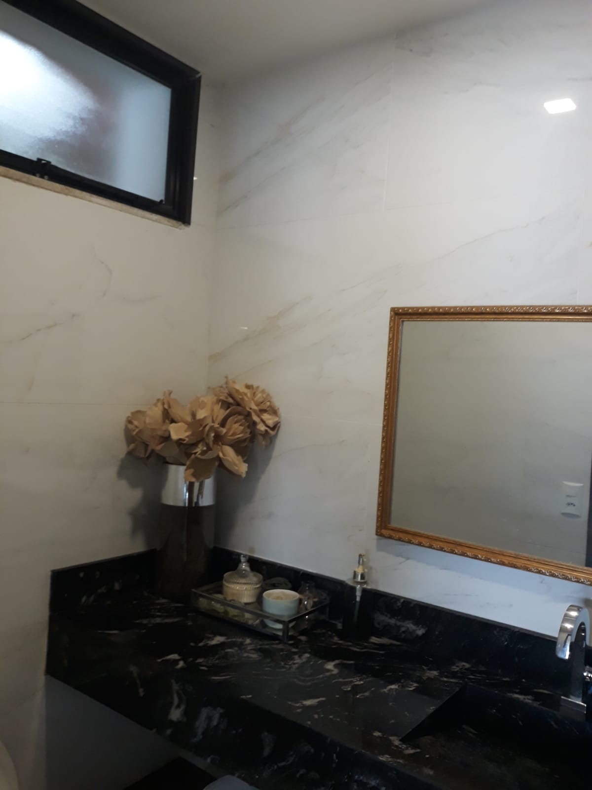 Casa Alto Padrão  em condominio pé na areia em Angra dos REis RJ