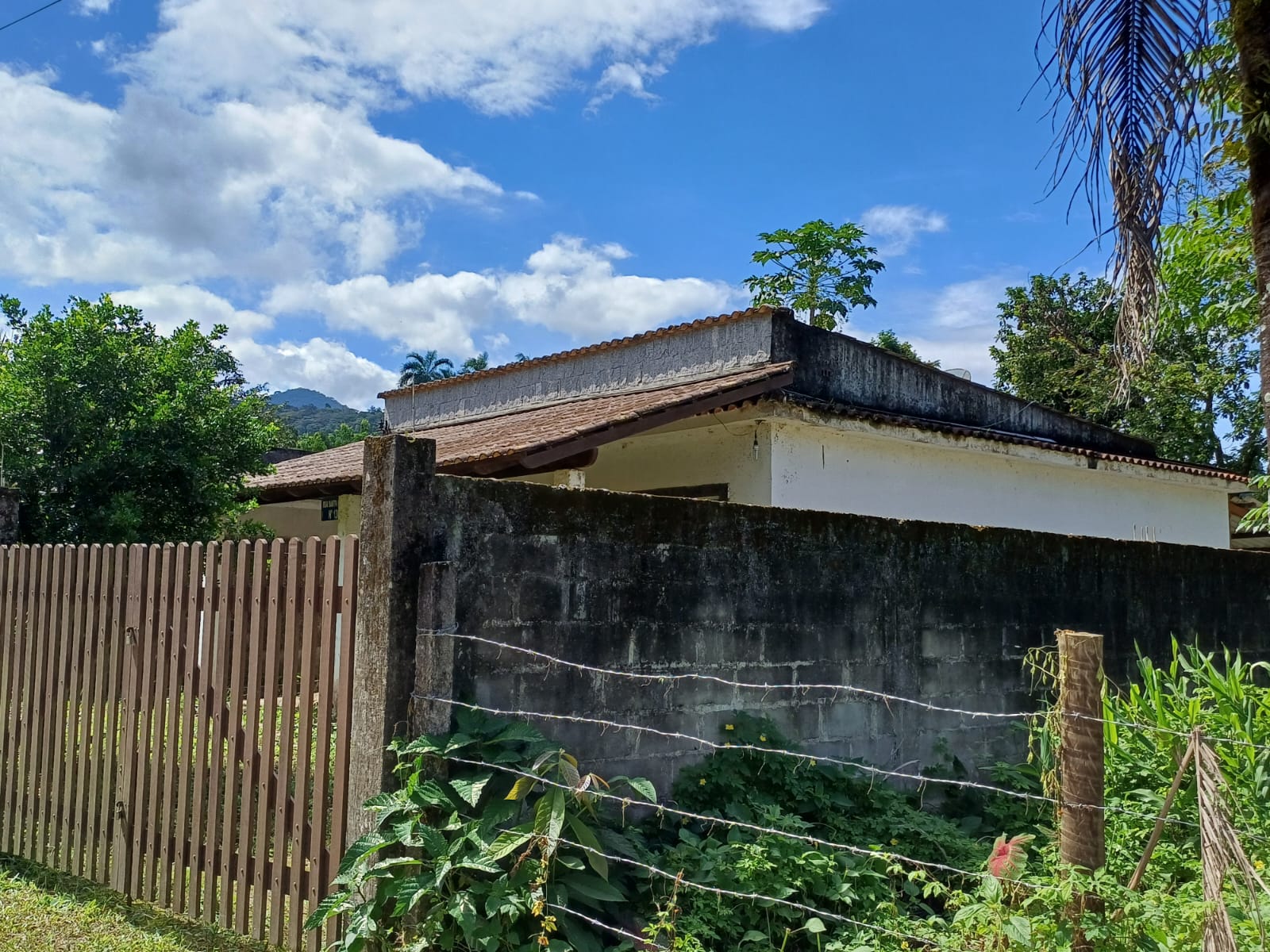 Casa de 02 quartos no Bracuí  próximoa ao condomínio Bracuí na Rio Santos Angra dos Reis RJ