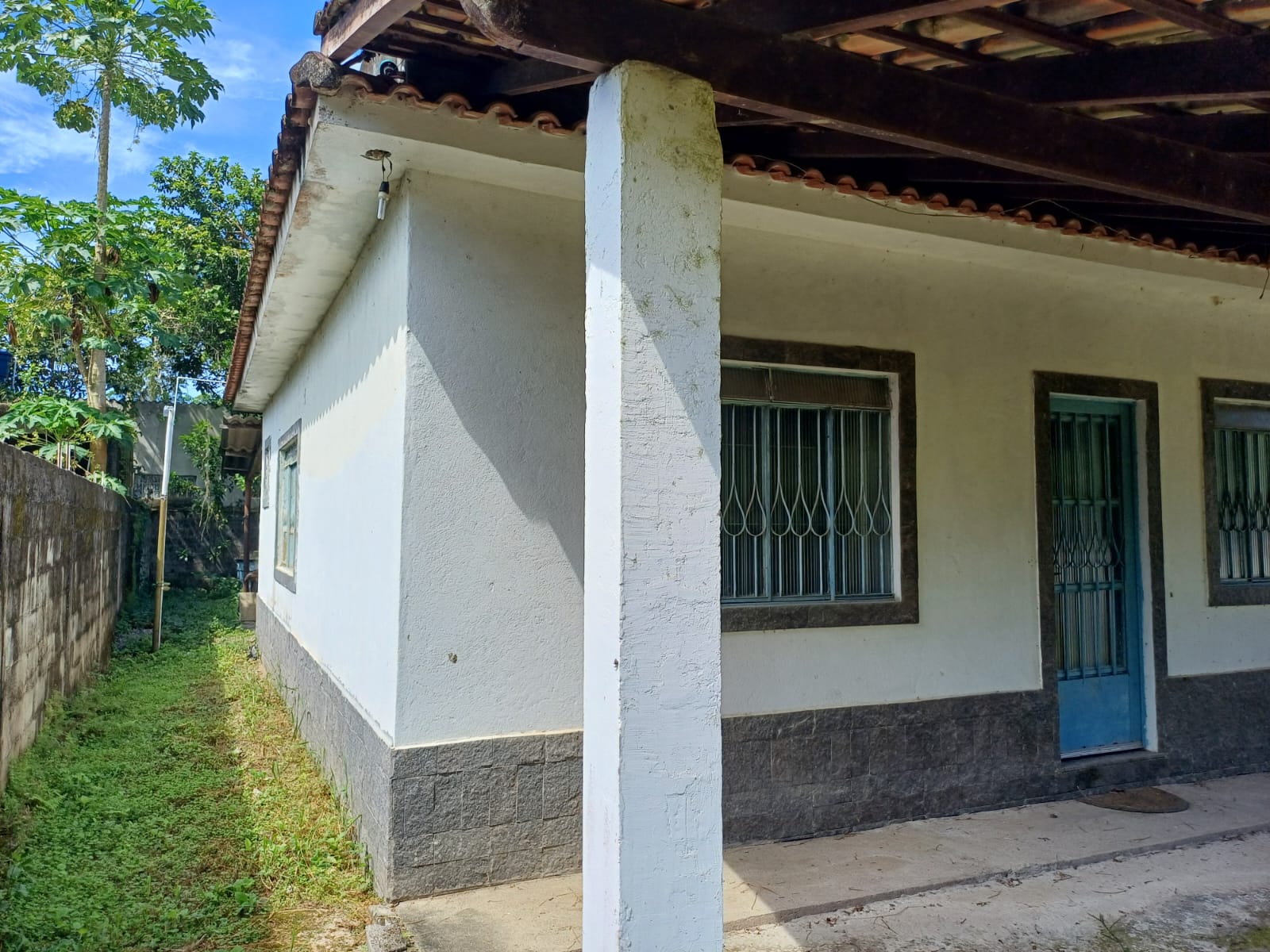 Casa de 02 quartos no Bracuí  próximoa ao condomínio Bracuí na Rio Santos Angra dos Reis RJ