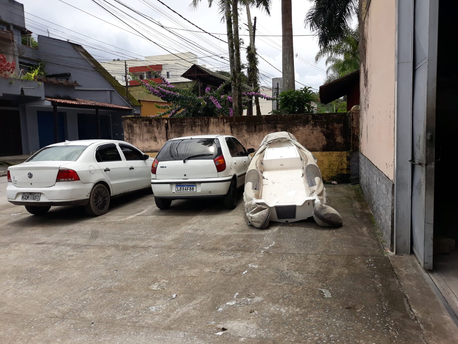 Aluguel de Galpão e casa de dois quartos no Frade há 70 metros da praia Angra dos Reis RJ  