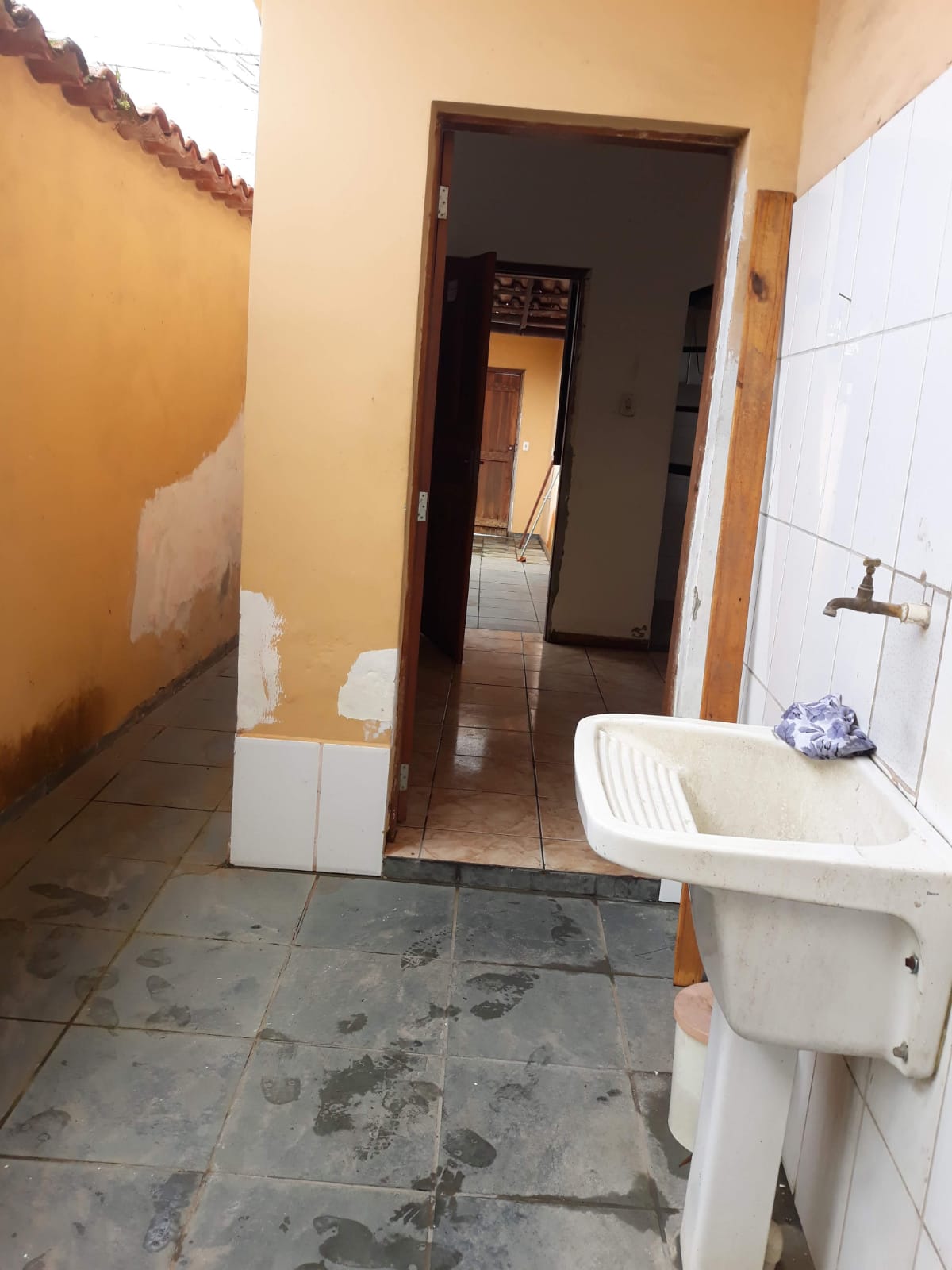 Aluguel de Galpão e casa de dois quartos no Frade há 70 metros da praia Angra dos Reis RJ  