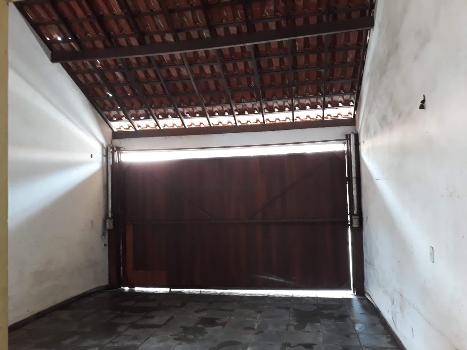 Aluguel de Galpão e casa de dois quartos no Frade há 70 metros da praia Angra dos Reis RJ  