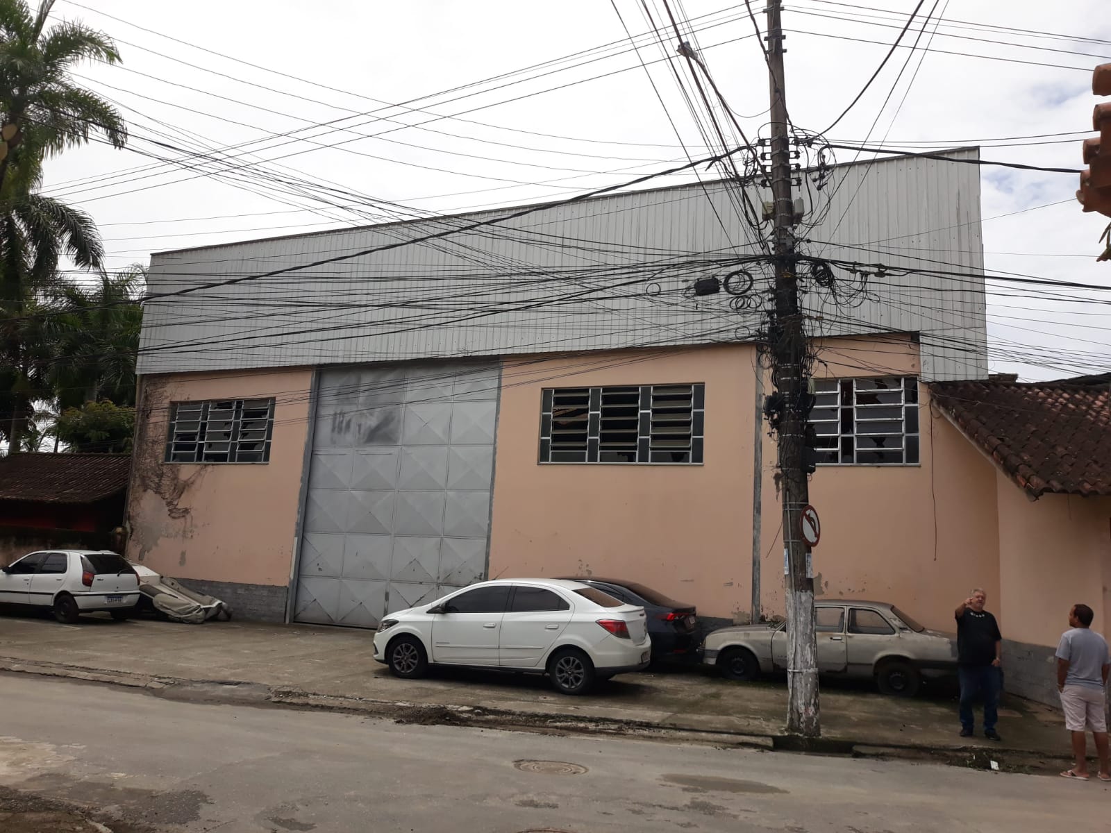 Aluguel de Galpão e casa de dois quartos no Frade há 70 metros da praia Angra dos Reis RJ  