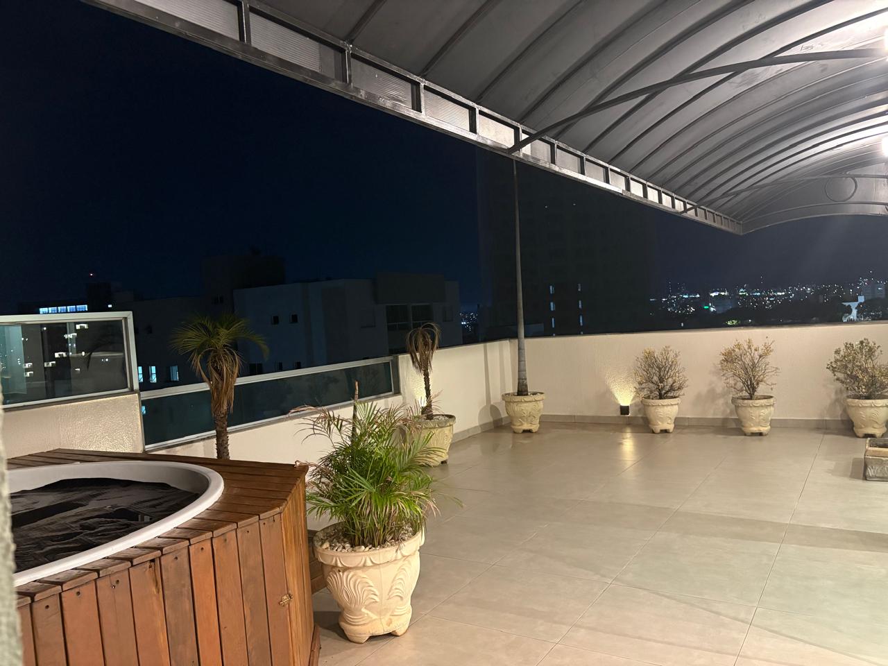 Confortável Cobertura duplex no Santa Mônica em Uberlândia 