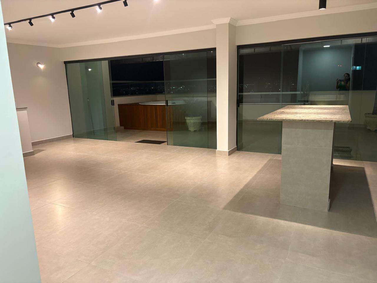 Confortável Cobertura duplex no Santa Mônica em Uberlândia 