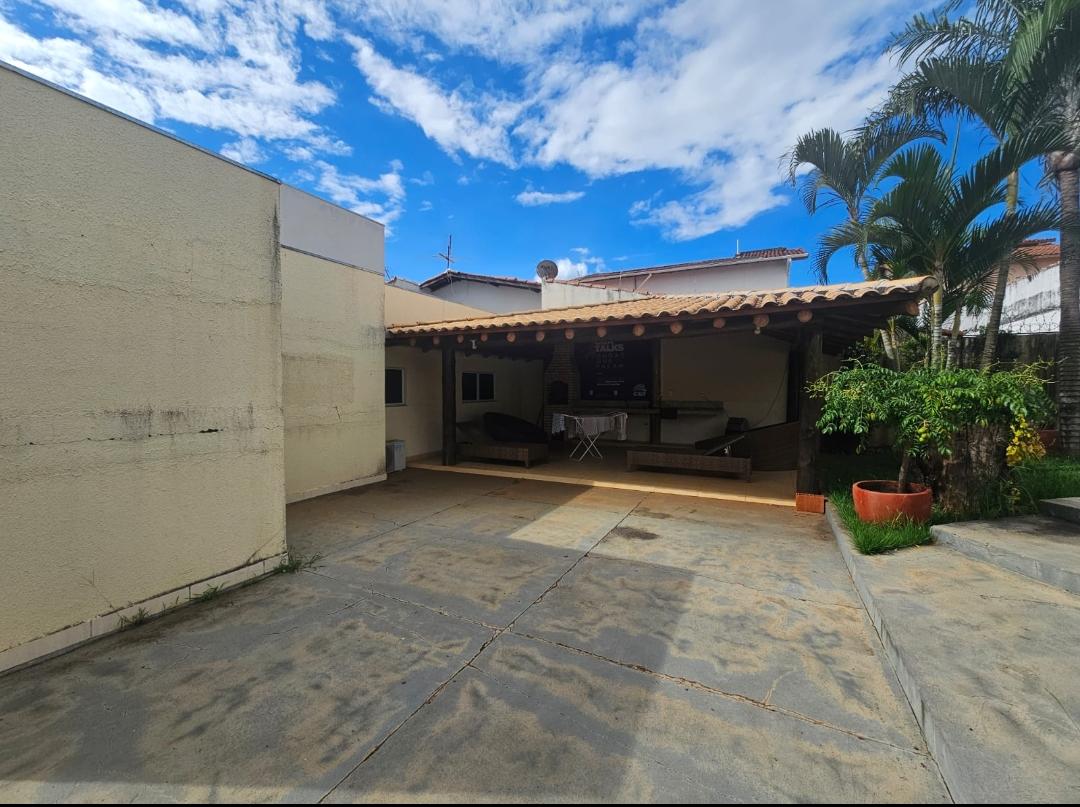 Casa Comercial - Vigilato Pereira