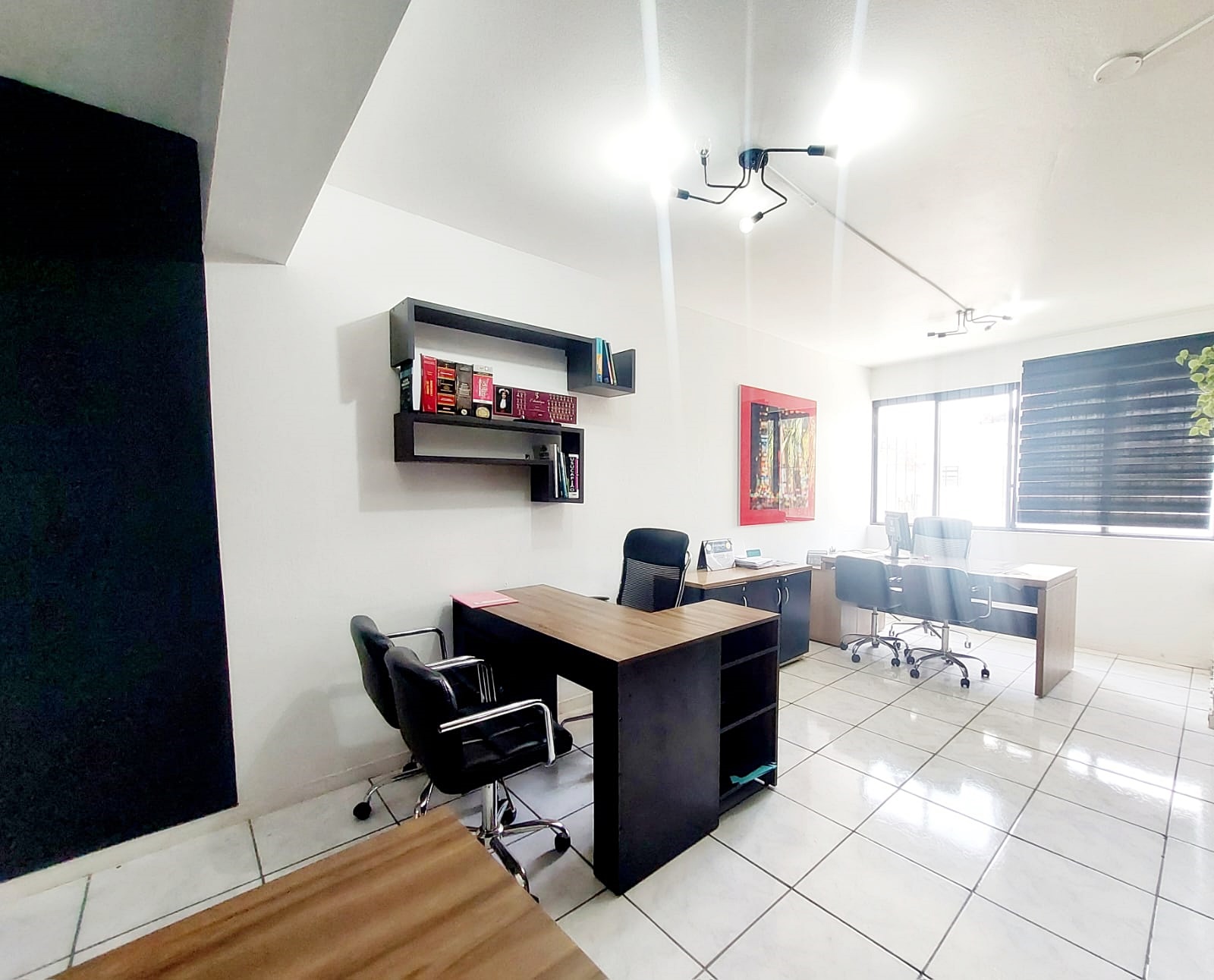 MOBILIADA - SALA COMERCIAL COMPARTILHAR NA RUA DR BOZANO / VALOR INCLUÍ CONDOMÍNIO 