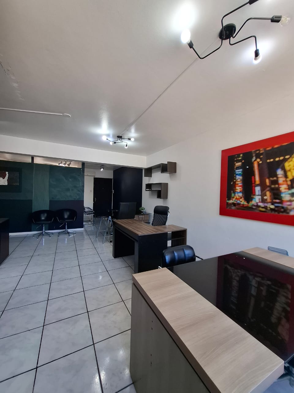 SALA COMERCIAL MOBILIADA