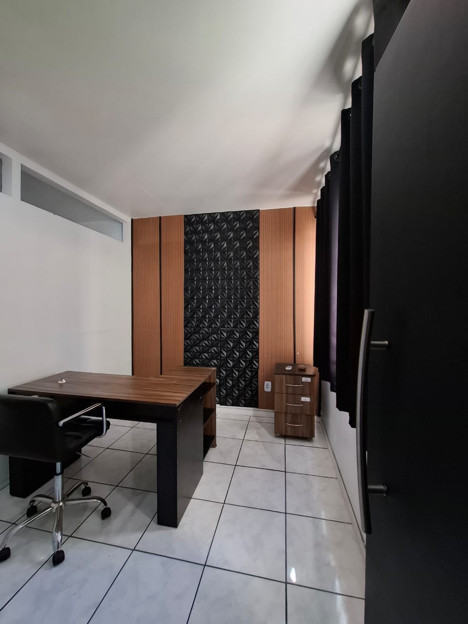 SALA COMERCIAL MOBILIADA