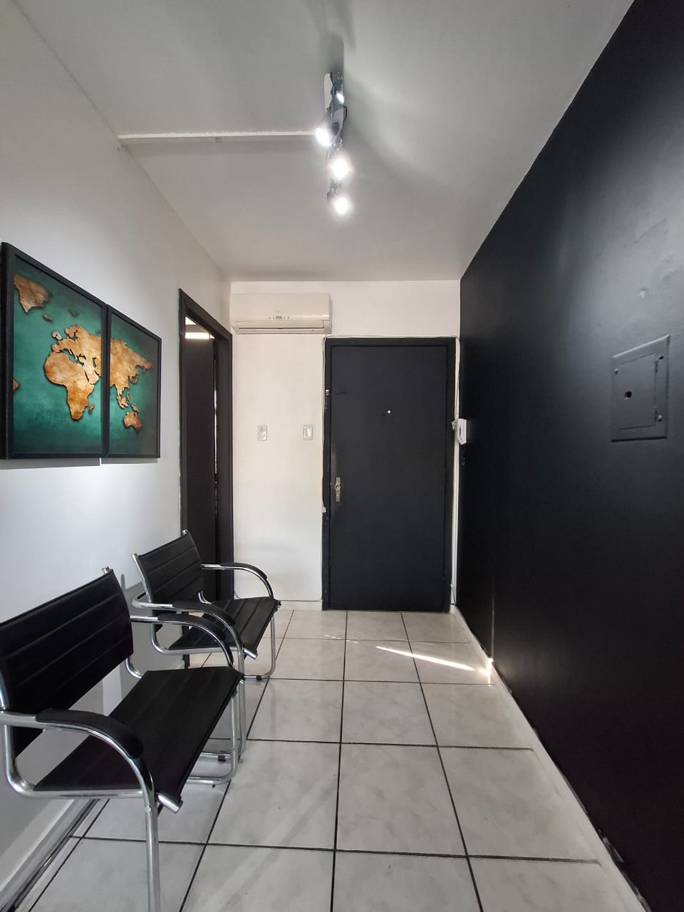 SALA COMERCIAL MOBILIADA