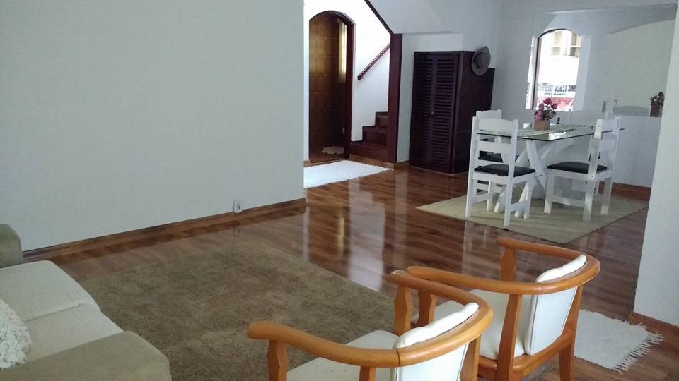 Casa a venda localizada no bairro Jardim Rincão em Arujá-SP!