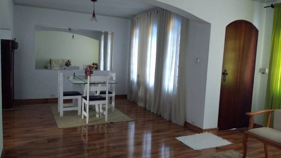 Casa a venda localizada no bairro Jardim Rincão em Arujá-SP!