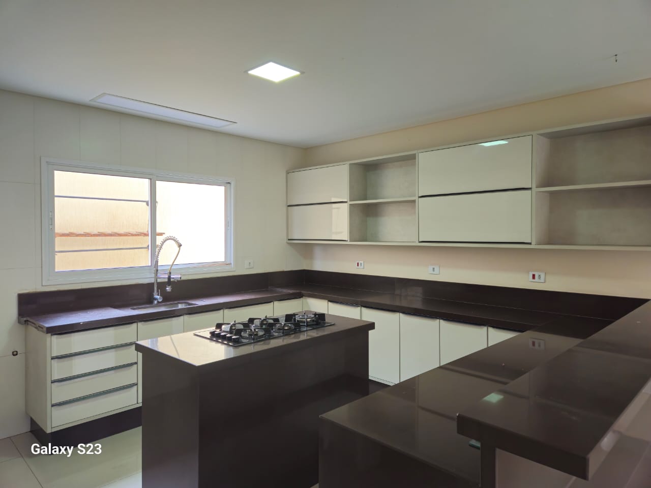 Casa para locação localizada no condomínio Real Park em Arujá-SP!