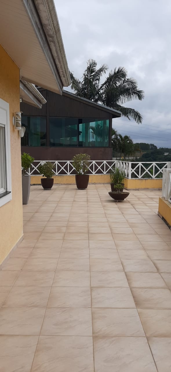 Casa a venda localizada no condomino Hills III em Arujá-SP! 