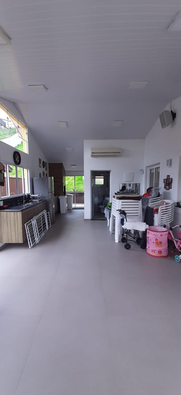 Casa a venda localizada no condomino Hills III em Arujá-SP! 