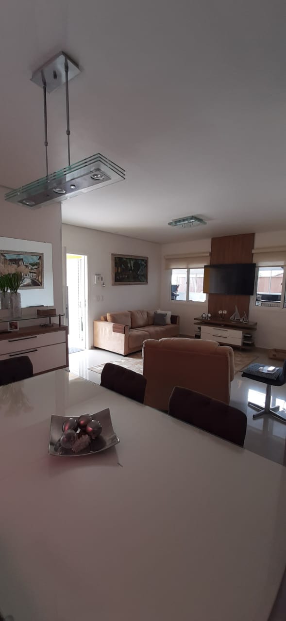Casa a venda localizada no condomino Hills III em Arujá-SP! 