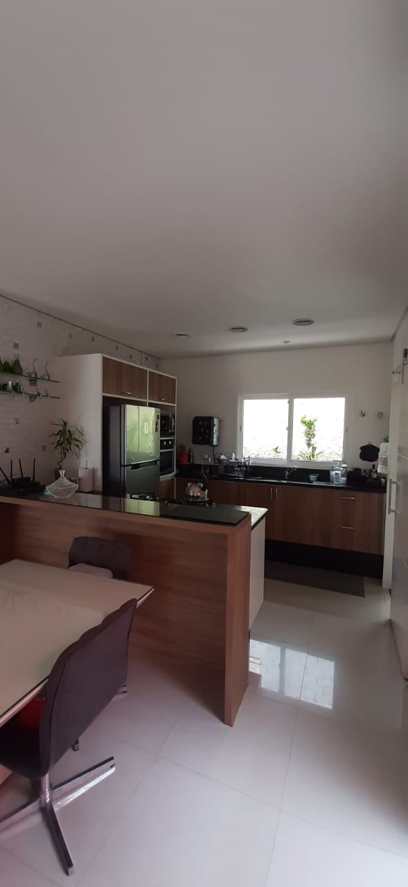 Casa a venda localizada no condomino Hills III em Arujá-SP! 