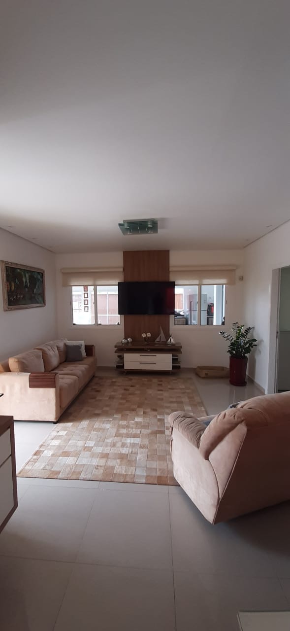 Casa a venda localizada no condomino Hills III em Arujá-SP! 