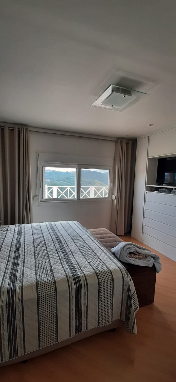Casa a venda localizada no condomino Hills III em Arujá-SP! 