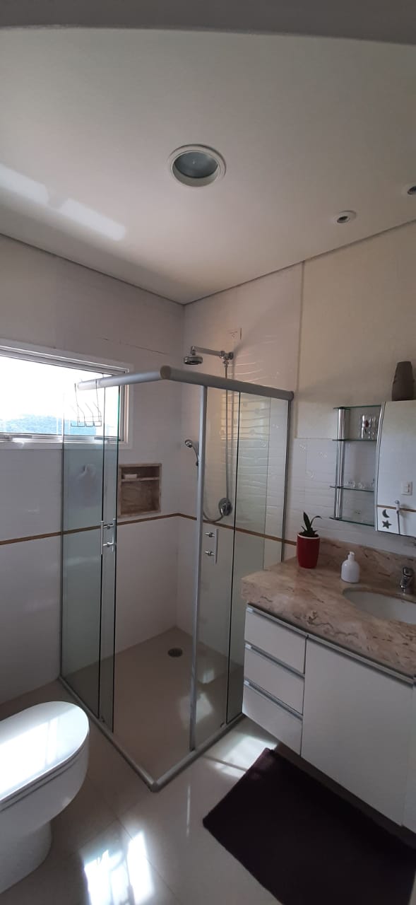 Casa a venda localizada no condomino Hills III em Arujá-SP! 