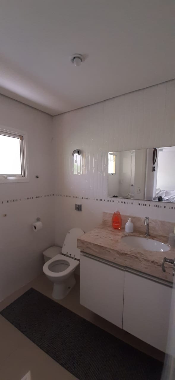 Casa a venda localizada no condomino Hills III em Arujá-SP! 