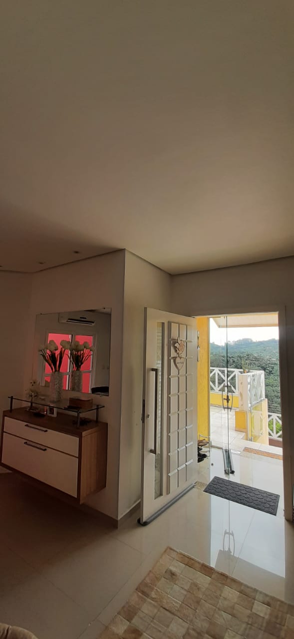 Casa a venda localizada no condomino Hills III em Arujá-SP! 