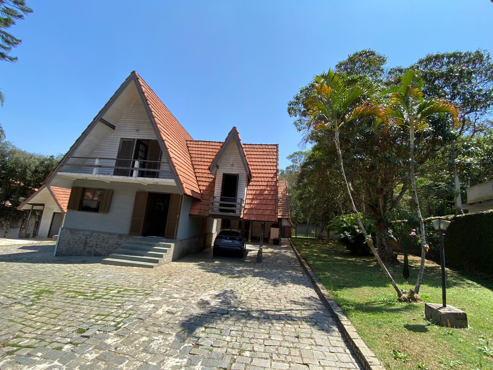 Casa a venda localizada no condomínio Arujazinha I, II E III em Arujá-SP! 