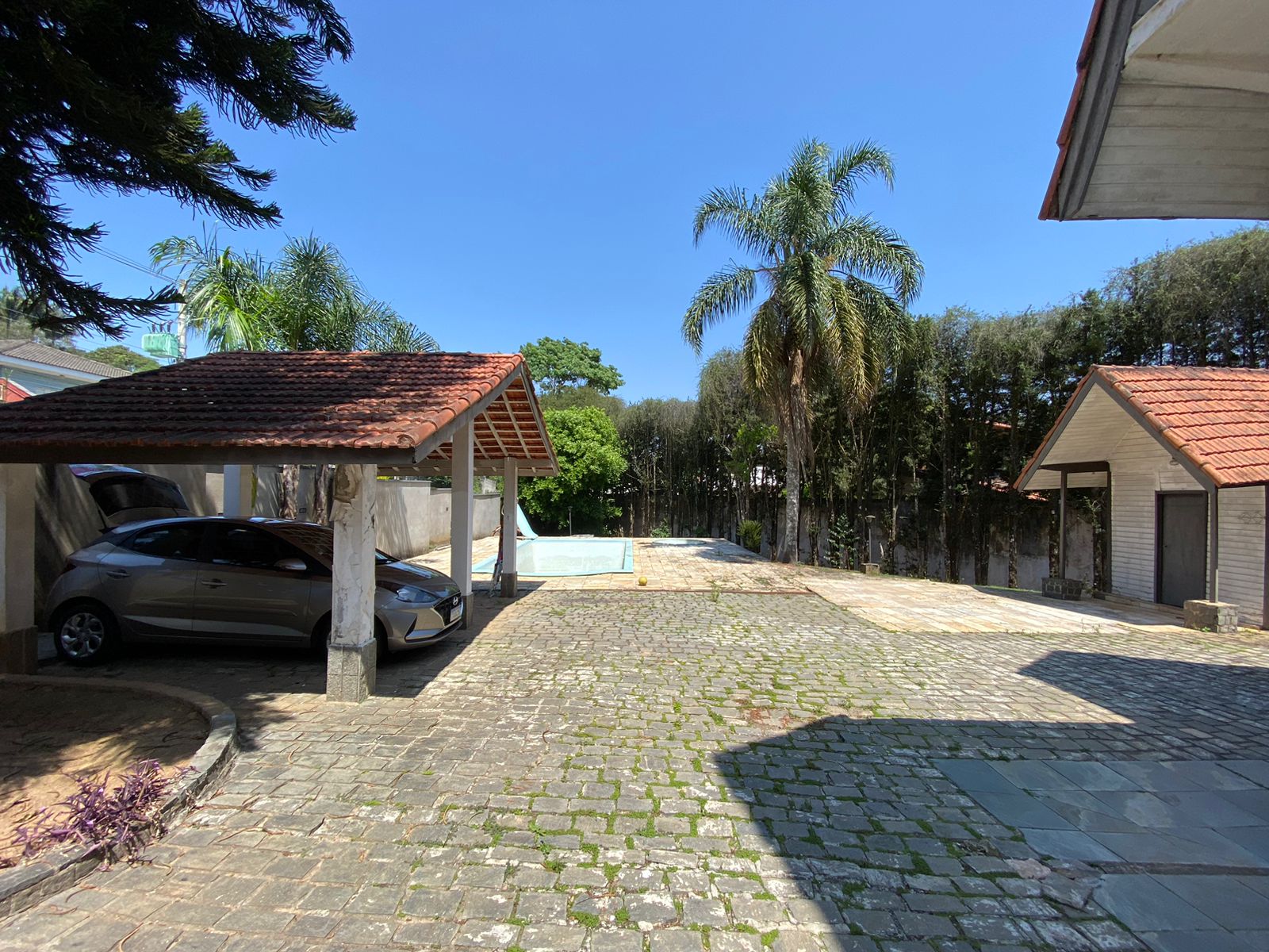 Casa a venda localizada no condomínio Arujazinha I, II E III em Arujá-SP! 
