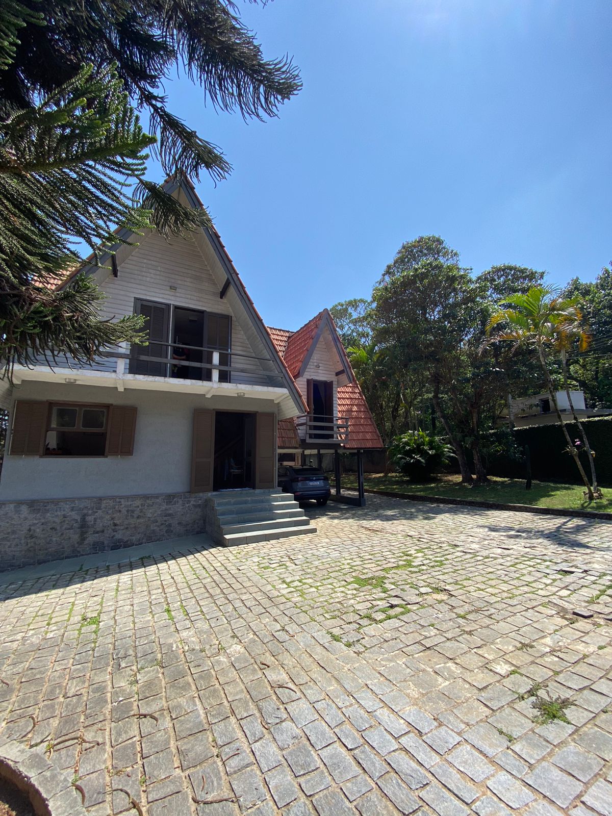 Casa a venda localizada no condomínio Arujazinha I, II E III em Arujá-SP! 