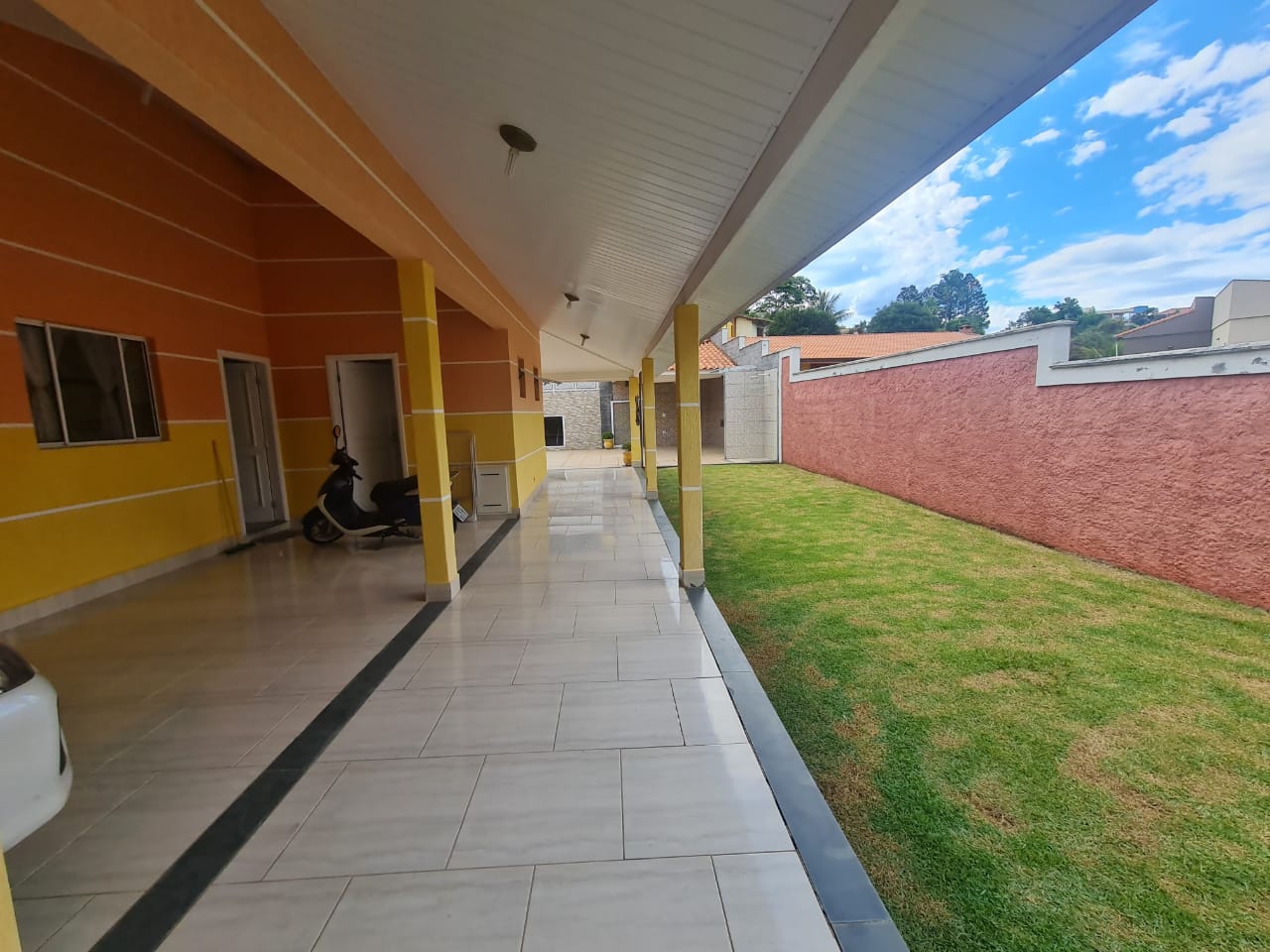 Casa a venda localizada no condominio Mont Clair em Santa Isabel-SP!