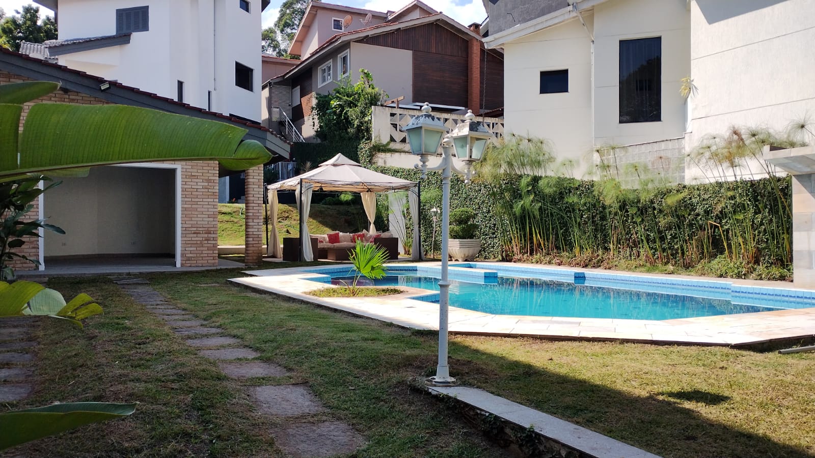 Casa para venda ou locação localizado no condomínio Arujá V em Arujá-SP!