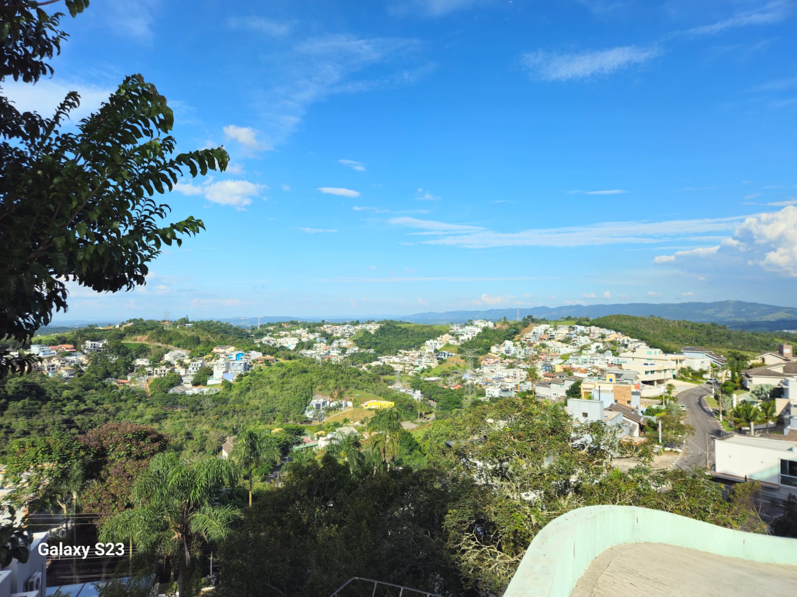 Casa a venda localizada no condomínio Hills III em Arujá-SP!