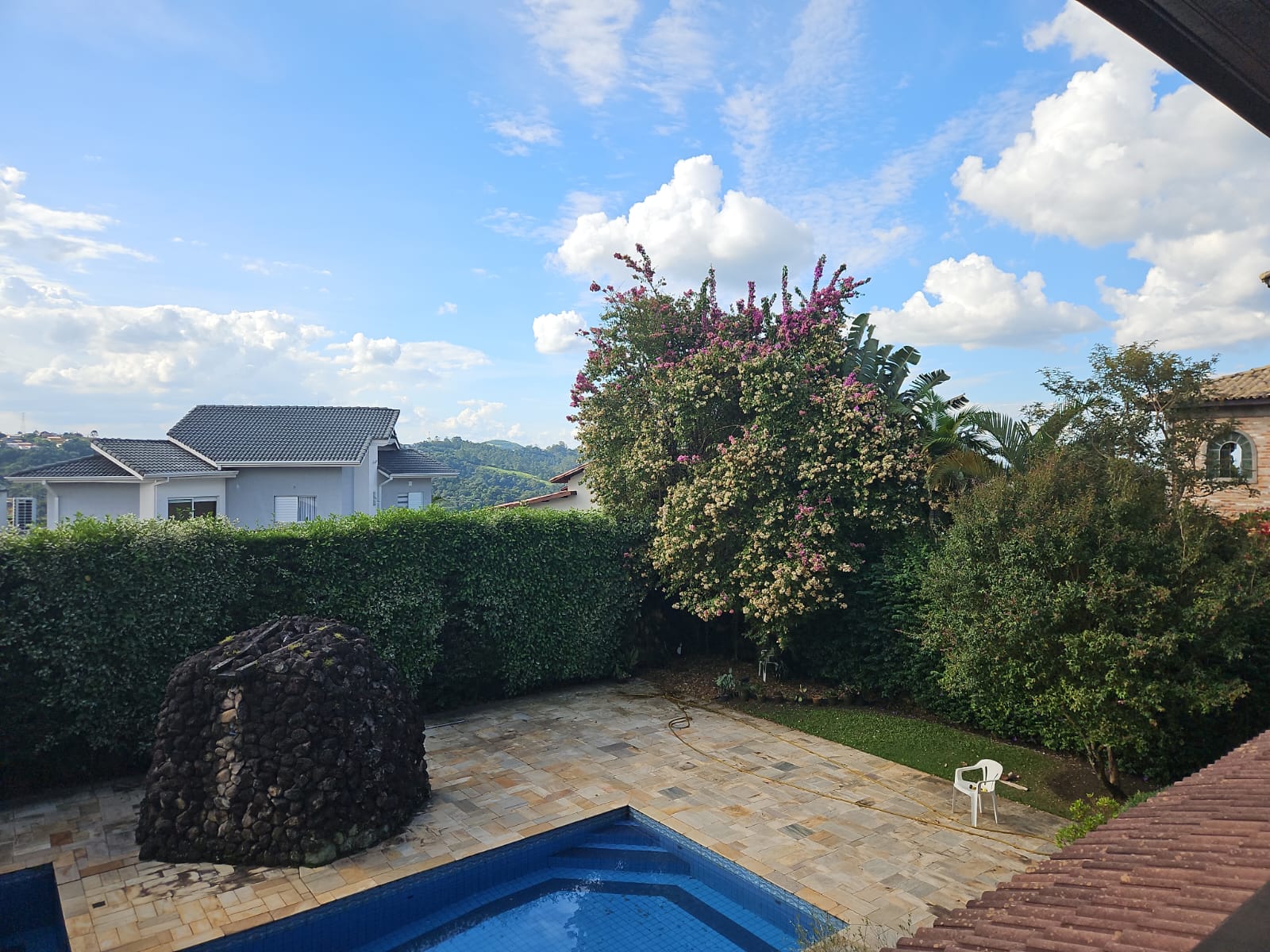 Casa a venda localizada no condomínio Hills III em Arujá-SP!