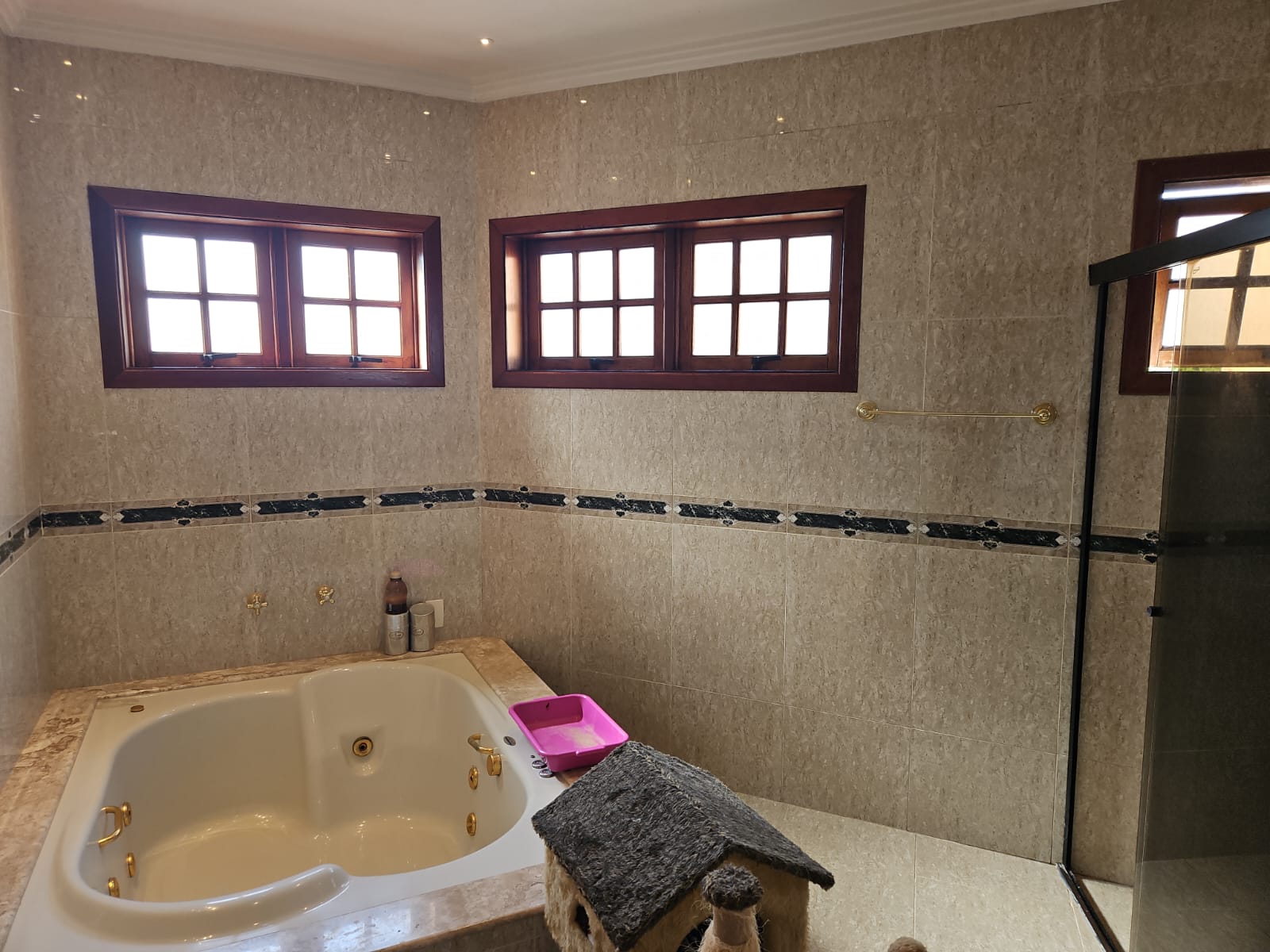 Casa a venda localizada no condomínio Hills III em Arujá-SP!