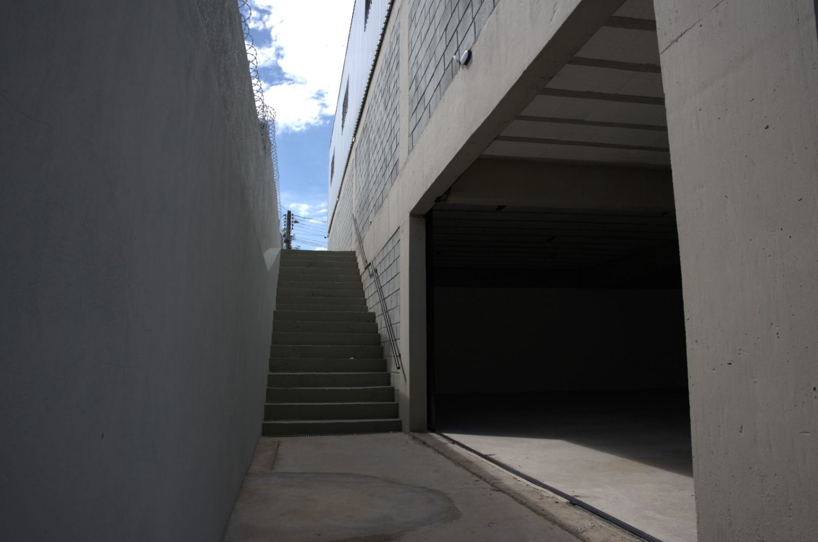 Galpão para venda locação no bairro Parque nossa Senhora do Carmo em Arujá-SP!