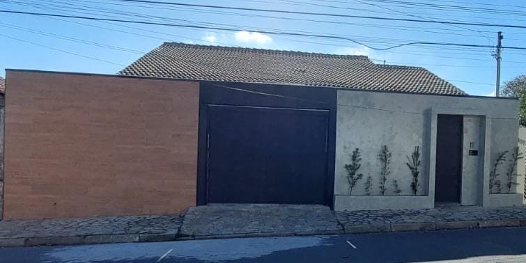 Casa a venda localizada no bairro Jardim Renata em Arujá-SP!