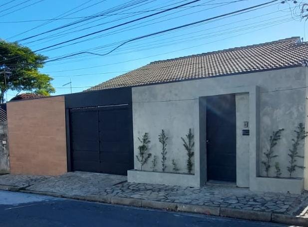 Casa a venda localizada no bairro Jardim Renata em Arujá-SP!