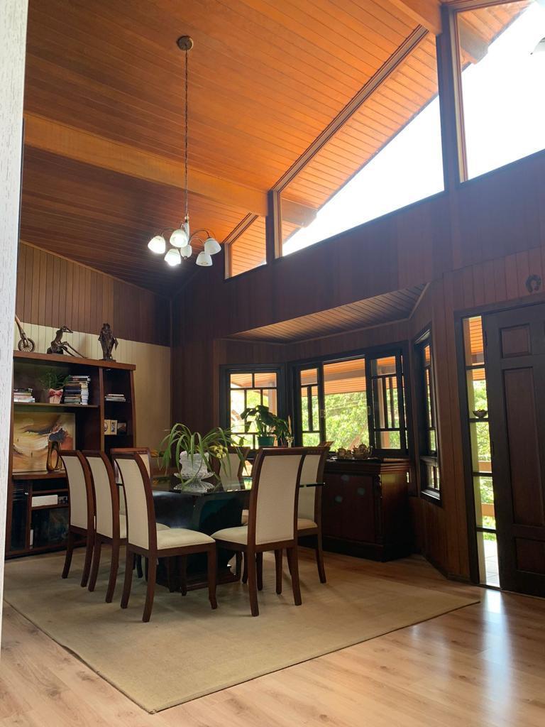 Casa a venda localizada no condomínio Aruja V em Arujá-SP!
