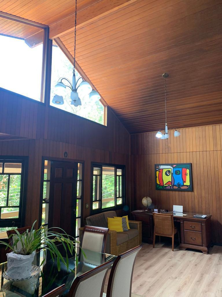 Casa a venda localizada no condomínio Aruja V em Arujá-SP!