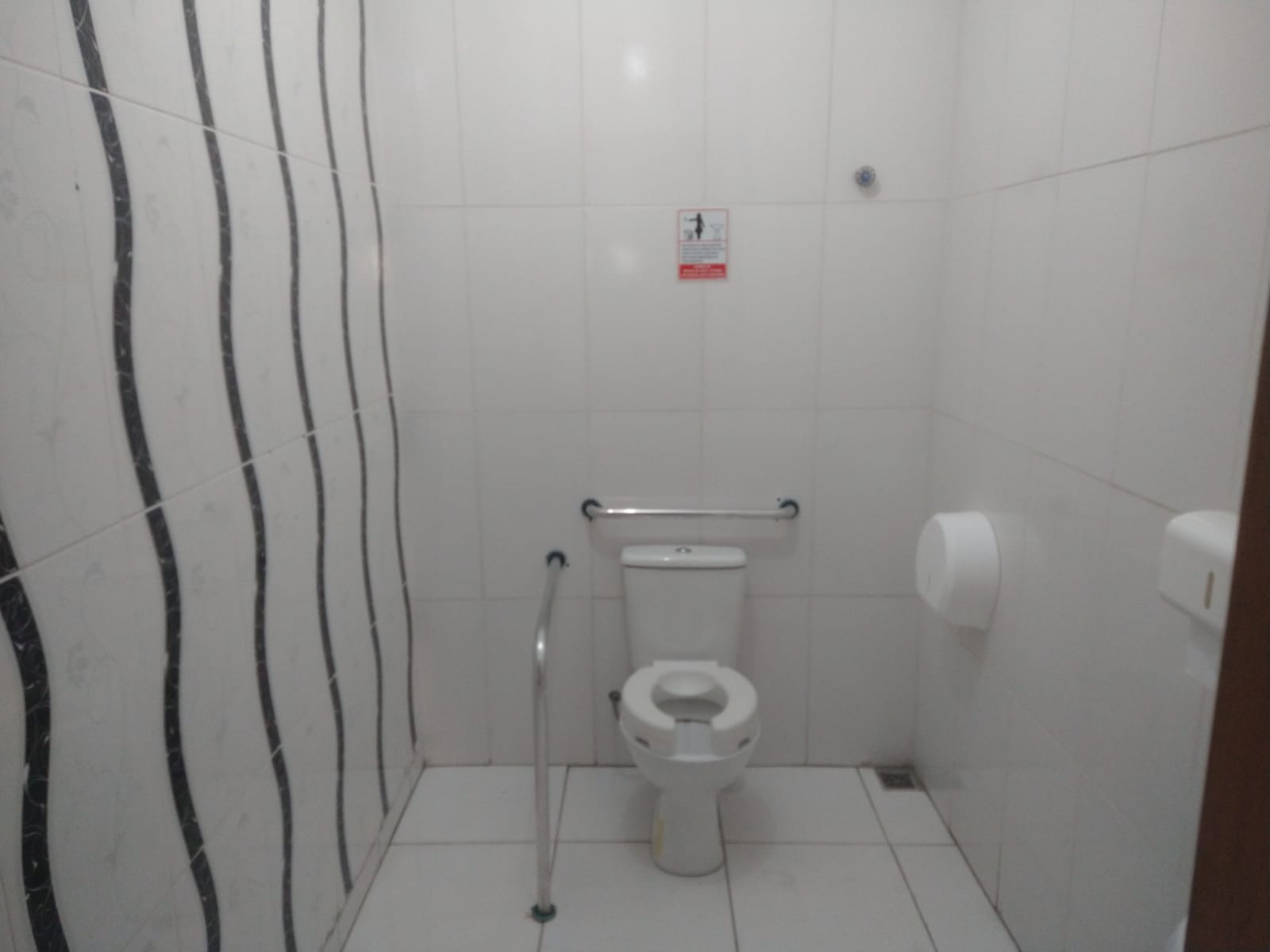 Salão comercial localizado no centro da cidade de Arujá-SP