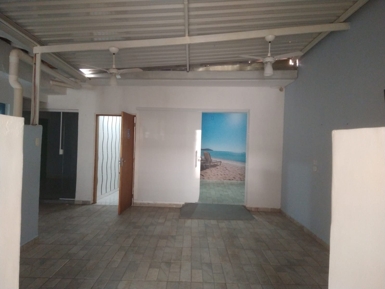 Salão comercial localizado no centro da cidade de Arujá-SP