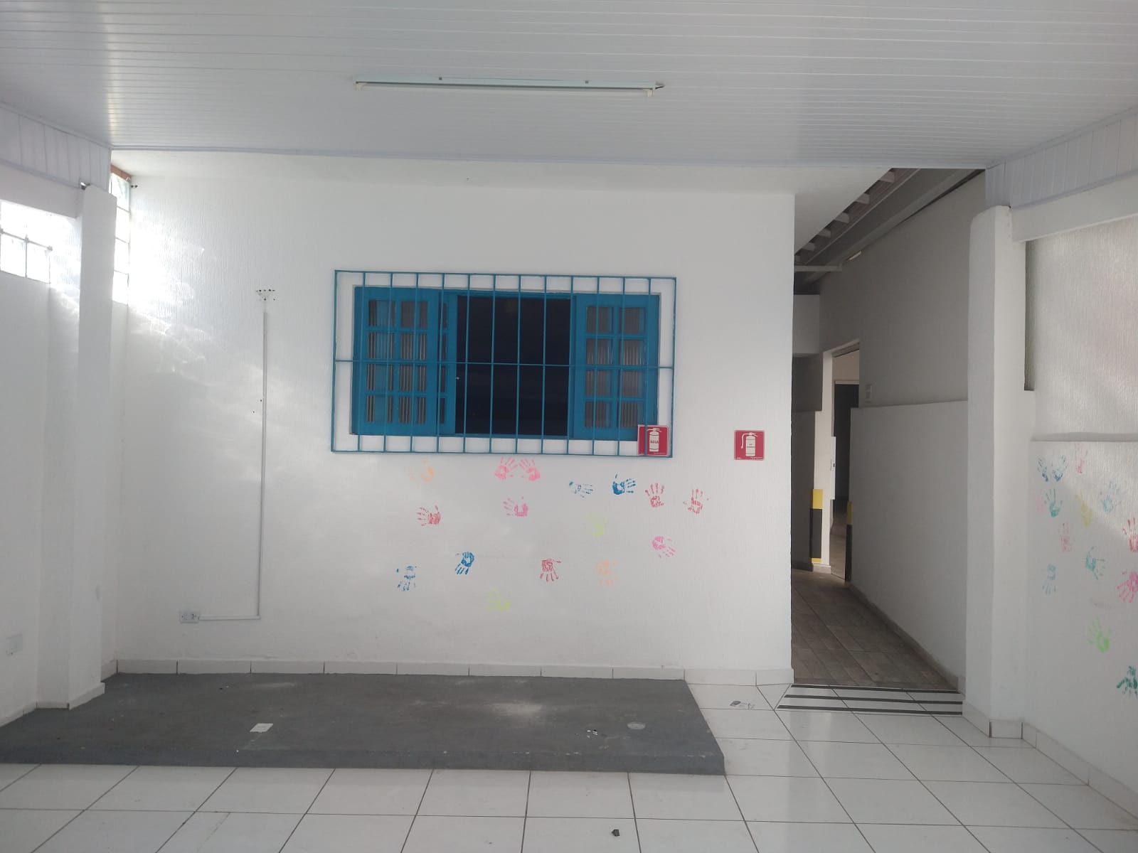 Salão comercial localizado no centro da cidade de Arujá-SP