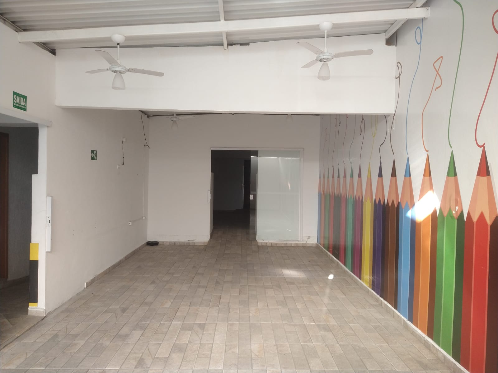 Salão comercial localizado no centro da cidade de Arujá-SP