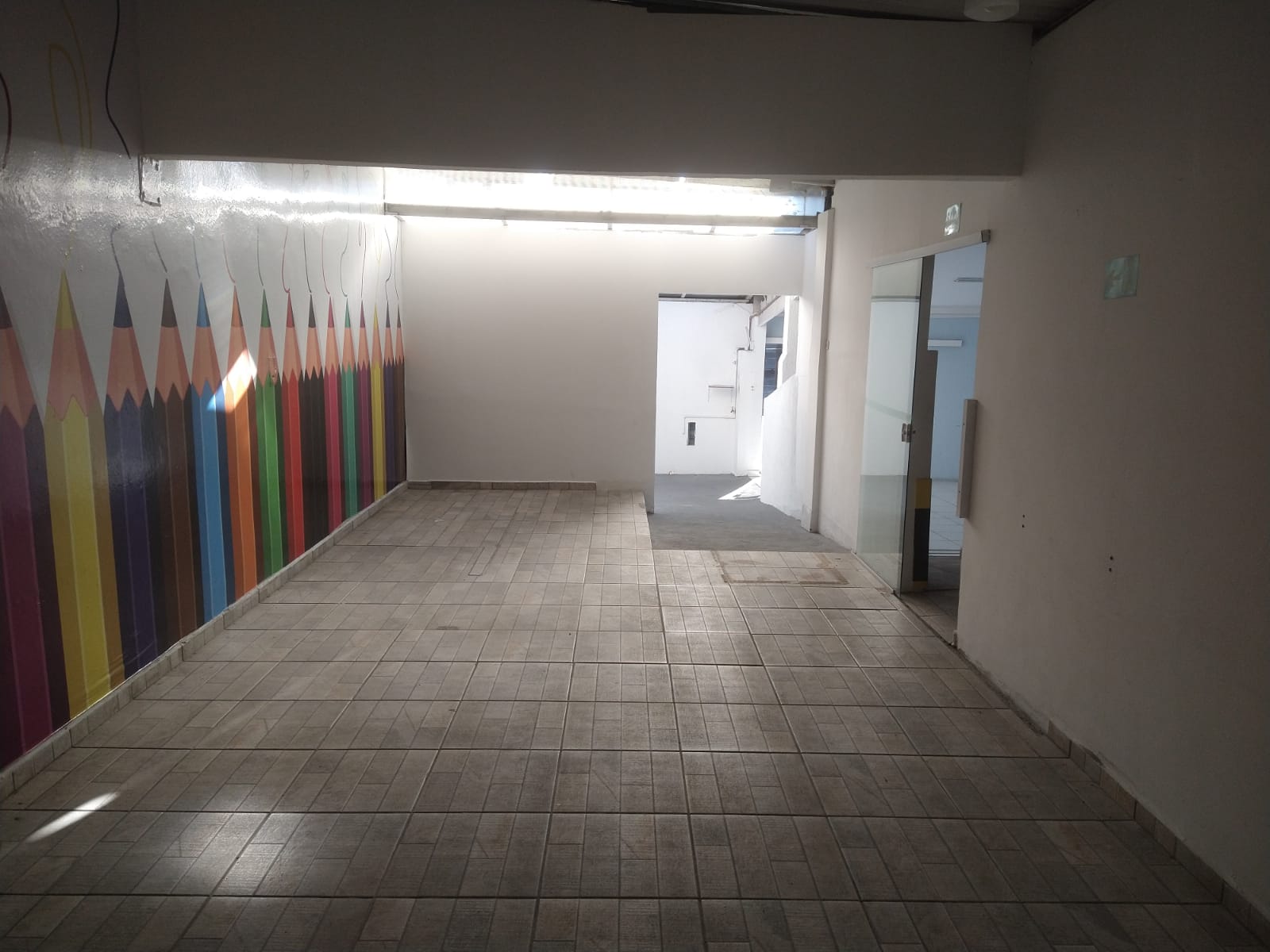 Salão comercial localizado no centro da cidade de Arujá-SP