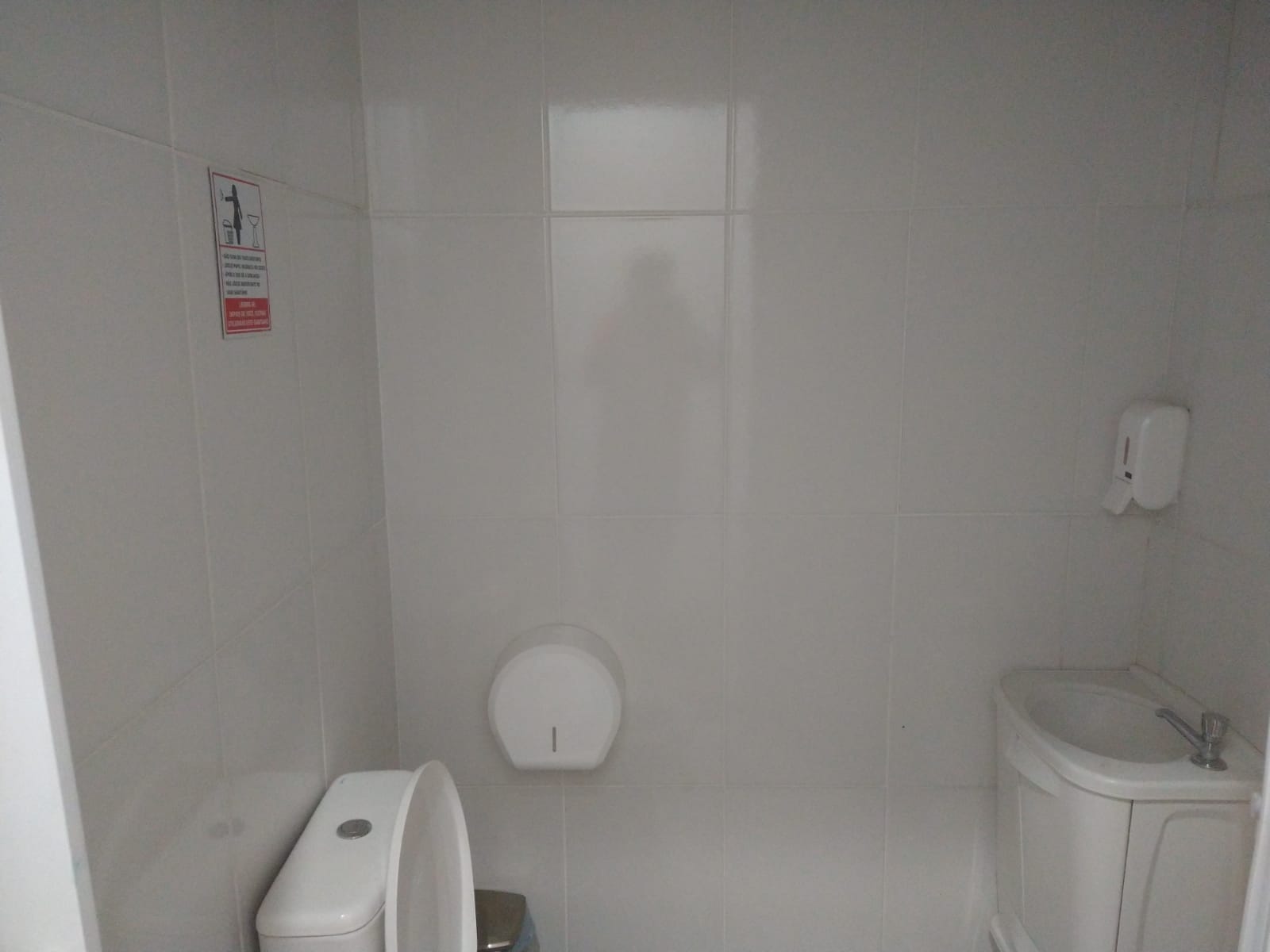 Salão comercial localizado no centro da cidade de Arujá-SP
