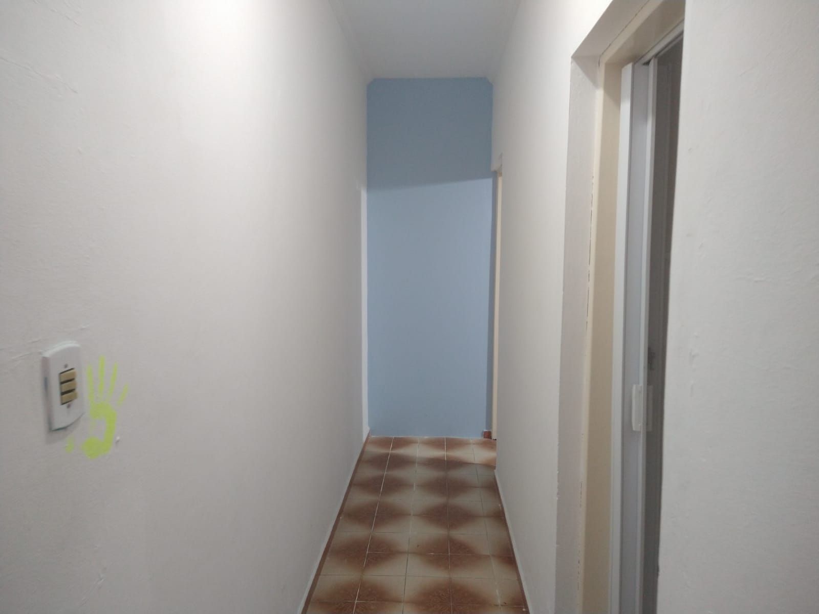 Salão comercial localizado no centro da cidade de Arujá-SP